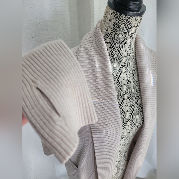 Lululemon Transformation Wrap Size 8 - Picture 9 of 14